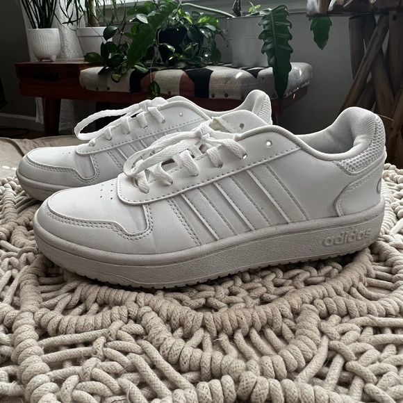 adidas Shoes - Adidas court shoe size 6, fits women size 7